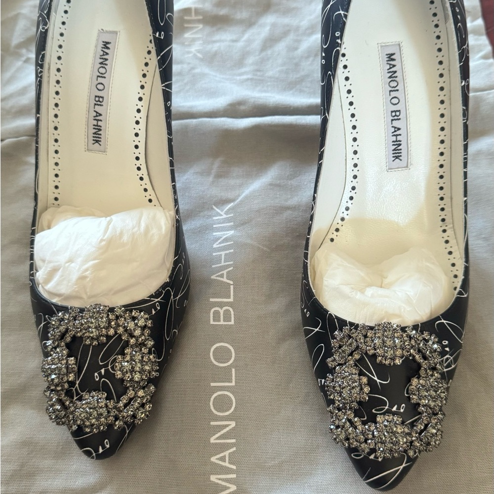 Manolo Blahnik Black Hangisi limited edition Love Pump 37